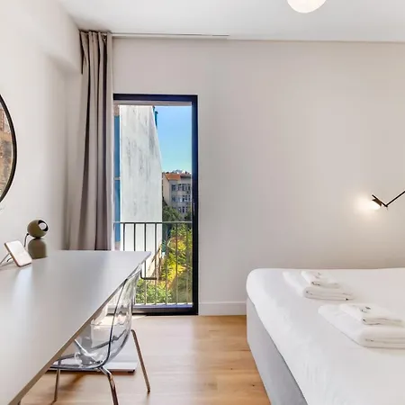 New 2br Fancy Luminous W/ Ac | By Airnest Lägenhet